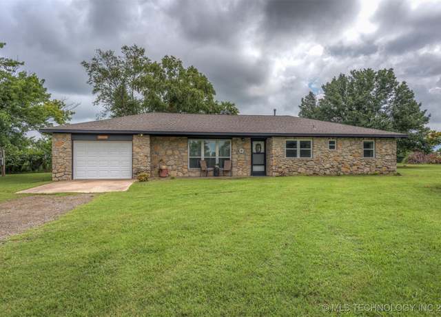 Property at 14918 E Hummingbird Hill St, Collinsville, OK 74021, 3 beds, 1.5 baths