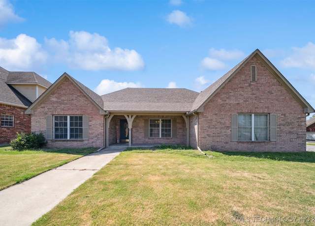 Property at 13802 E 89th Pl N, Owasso, OK 74055, 4 beds, 2 baths