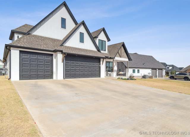 Property at 3030 N Dogwood Dr, Catoosa, OK 74015, 4 beds, 4 baths