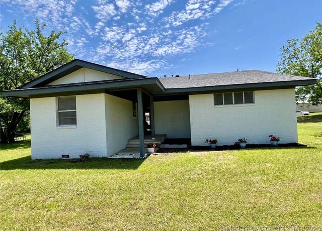Property at 205 NE 1st St, Kingston, OK 73439, 3 beds, 2.5 baths