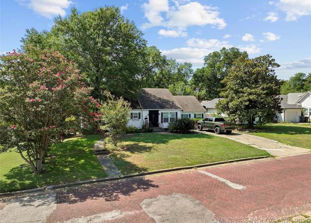 Property at 1414 3rd Ave SW, Ardmore, OK 73401, 4 beds, 2 baths