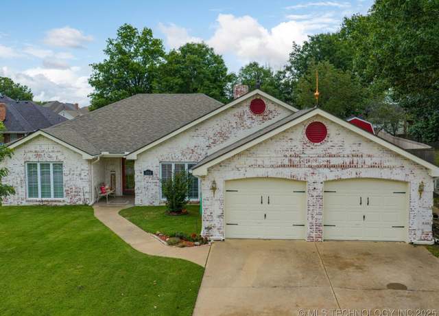 Property at 5713 Parkhill Pl, Bartlesville, OK 74006, 4 beds, 3 baths