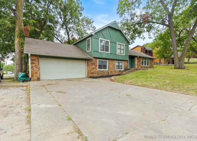Property at 1921 W 4th Pl S, Claremore, OK 74017, 4 beds, 2.5 baths