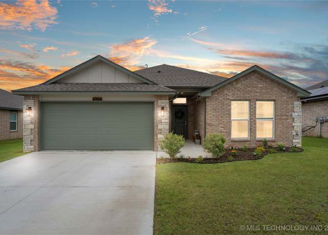 Property at 4904 E Galveston Pl S, Broken Arrow, OK 74014, 3 beds, 2 baths