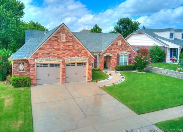 Property at 203 E 125th Pl S, Jenks, OK 74037, 3 beds, 2 baths