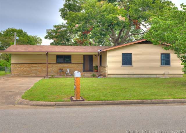 Property at 309 S 8th St, Broken Arrow, OK 74012, 4 beds, 1.5 baths