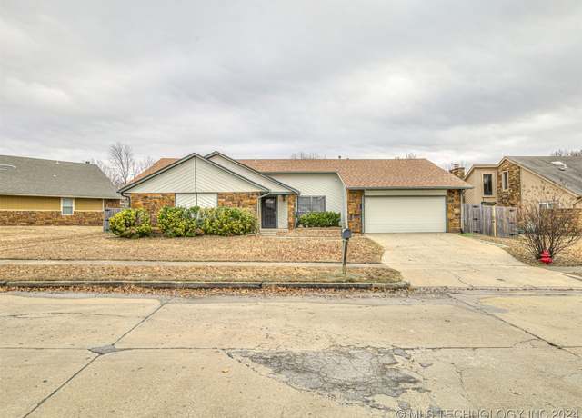 Property at 2505 W Washington Pl, Broken Arrow, OK 74012, 4 beds, 2 baths