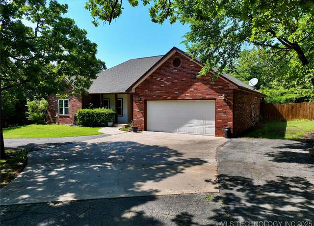 Property at 46 Acorn St, Eufaula, OK 74432, 3 beds, 2 baths