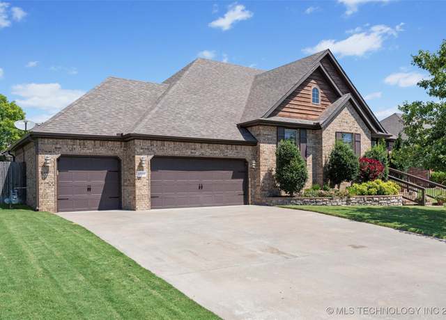 Property at 5714 Nottingham Pl, Bartlesville, OK 74006, 4 beds, 2 baths