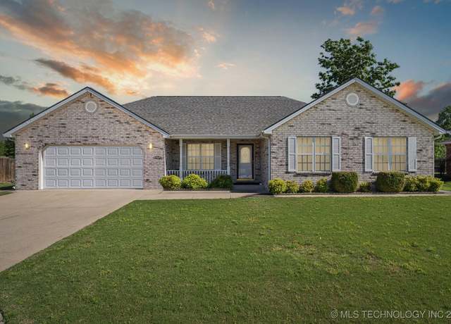Property at 225 SE 15th Ct, Pryor, OK 74361, 3 beds, 2.5 baths