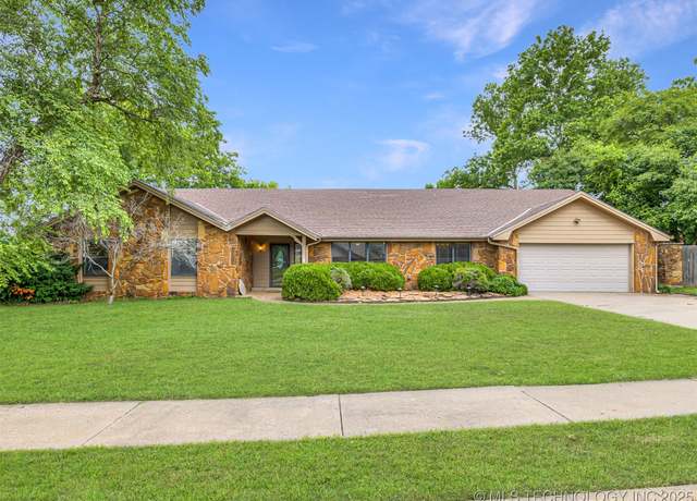 Property at 2500 Georgetown Dr, Bartlesville, OK 74006, 4 beds, 3 baths