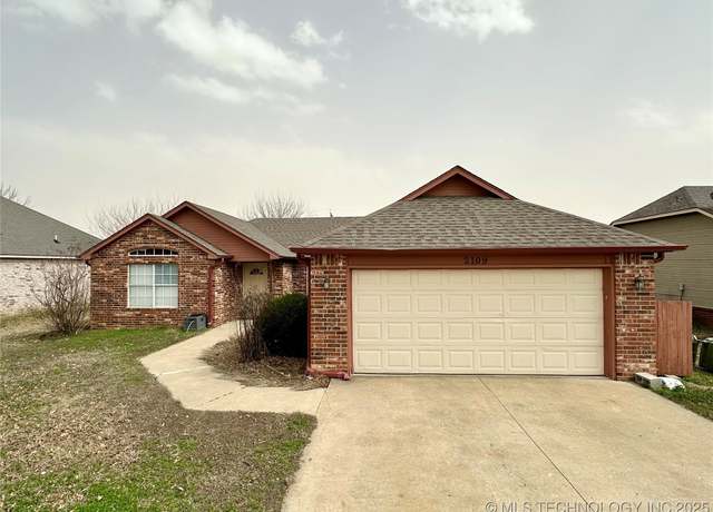 Property at 2109 S Javine Ave, Skiatook, OK 74070, 3 beds, 2 baths