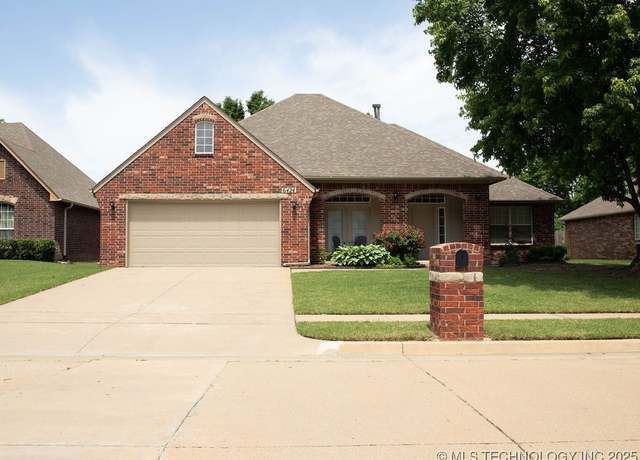 Property at 6424 E Forest Ridge Blvd, Broken Arrow, OK 74014, 3 beds, 2 baths