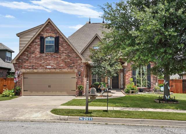 Property at 2511 E 138th St S, Bixby, OK 74008, 5 beds, 3.5 baths