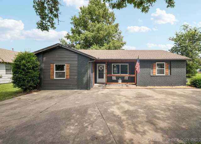 Property at 508 E Detroit St, Broken Arrow, OK 74012, 3 beds, 1.5 baths