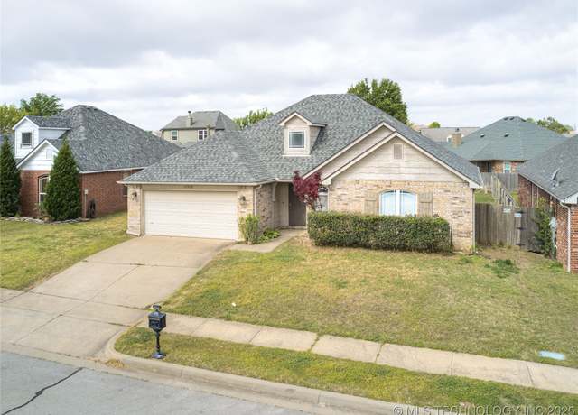 Property at 12520 S Birch Ave, Jenks, OK 74037, 3 beds, 2 baths