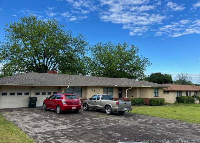 Property at 1718 W Mcalester, Sulphur, OK 73086, 2 beds, 2 baths