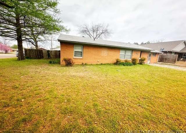 Property at 800 N Burgess, Holdenville, OK 74848, 3 beds, 1.5 baths