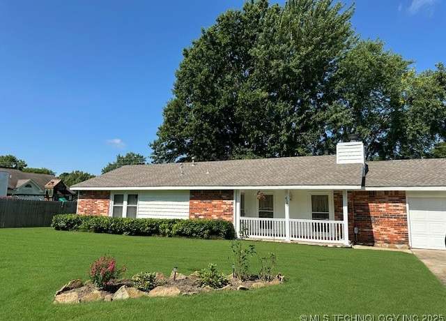Property at 405 Parkwood Dr, Wagoner, OK 74467, 3 beds, 2 baths