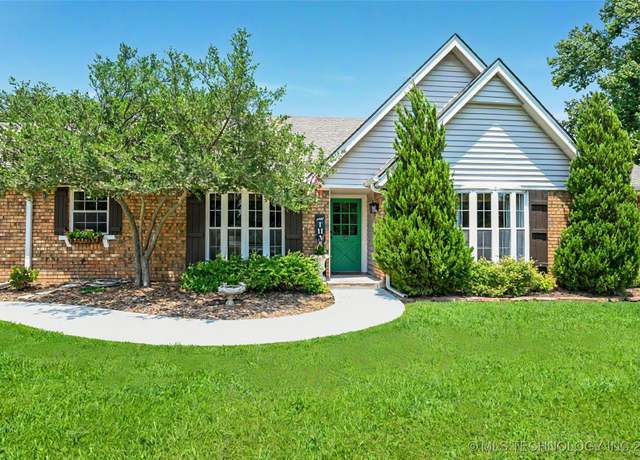 Property at 15535 E 94th St, Owasso, OK 74055, 3 beds, 2.5 baths