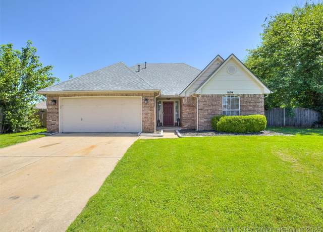 Property at 1604 W Los Angeles Cir, Broken Arrow, OK 74011, 3 beds, 2 baths
