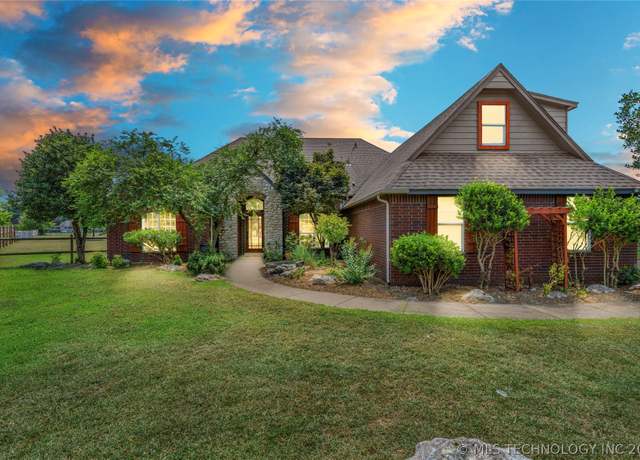 Property at 18634 E 80th St, Owasso, OK 74055, 4 beds, 2 baths