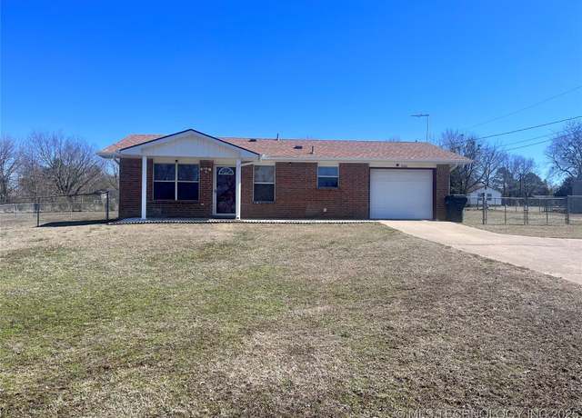 Property at 1106 N 8th St, Henryetta, OK 74437, 2 beds, 1 bath