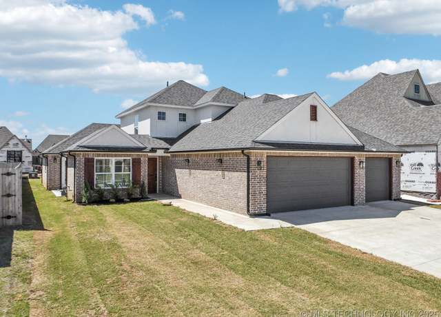 Property at 5916 E 127th St S, Bixby, OK 74008, 5 beds, 3.5 baths