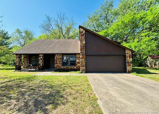 Property at 1824 S Umbrella Ct, Broken Arrow, OK 74012, 3 beds, 2 baths