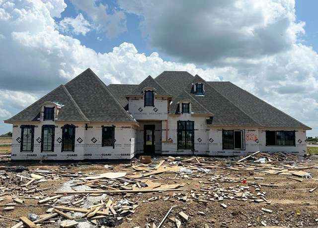 Property at 8206 E 110th St, Owasso, OK 74055, 4 beds, 2.5 baths