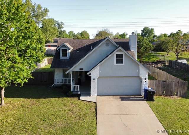 Property at 2705 E Reno St, Broken Arrow, OK 74014, 4 beds, 2.5 baths