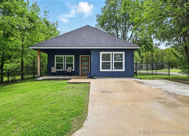 Property at 1325 Houston St, Durant, OK 74701, 2 beds, 2 baths