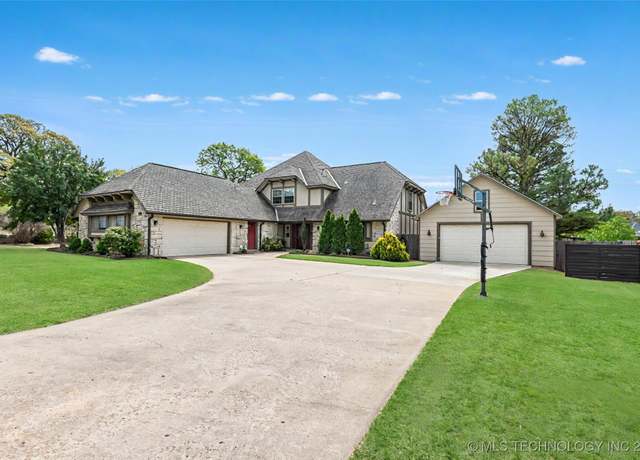 Property at 4726 E 105th Pl, Tulsa, OK 74137, 4 beds, 3.5 baths