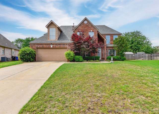 Property at 1012 S Willow Ave, Broken Arrow, OK 74012, 4 beds, 3.5 baths
