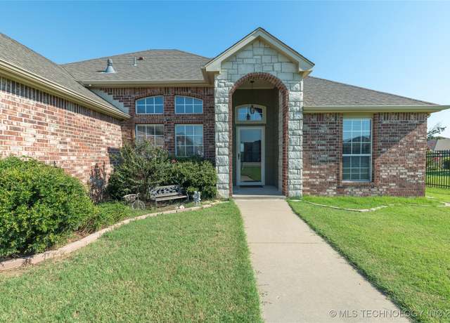Property at 13155 E 132nd St N, Collinsville, OK 74021, 3 beds, 2 baths