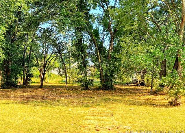 Property at 413 S Oak St, Holdenville, OK 74848