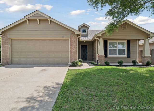 Property at 2211 E Concord Pl, Broken Arrow, OK 74012, 3 beds, 2 baths