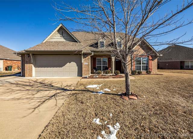 Property at 9003 N 156th East Ave, Owasso, OK 74055, 5 beds, 3 baths