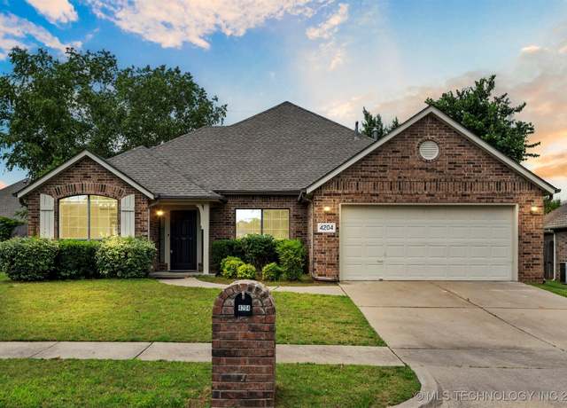 Property at 4204 W Freeport St, Broken Arrow, OK 74012, 3 beds, 2 baths