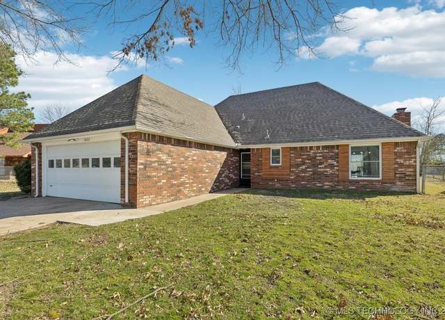 Property at 2602 S 27th St, Muskogee, OK 74401, 3 beds, 2 baths