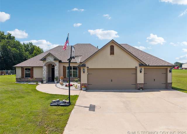 Property at 14400 E Willow Way, Claremore, OK 74019, 4 beds, 2 baths