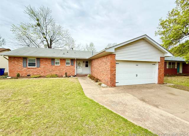 Property at 7424 E 30th Pl, Tulsa, OK 74129, 3 beds, 1.5 baths