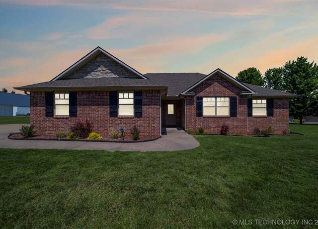 Property at 2003 Estates, Grove, OK 74344, 3 beds, 2 baths
