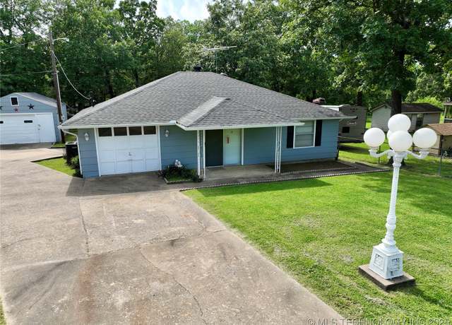 Property at 308 Main St, Eufaula, OK 74432, 3 beds, 2 baths