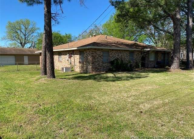 Property at 205 W Washington Ave, Calera, OK 74730, 3 beds, 2 baths