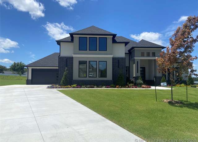 Property at 8117 E Elgin St, Broken Arrow, OK 74014, 5 beds, 3.5 baths
