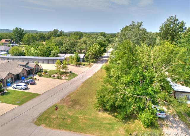 Property at 101 E 1st St, Skiatook, OK 74070