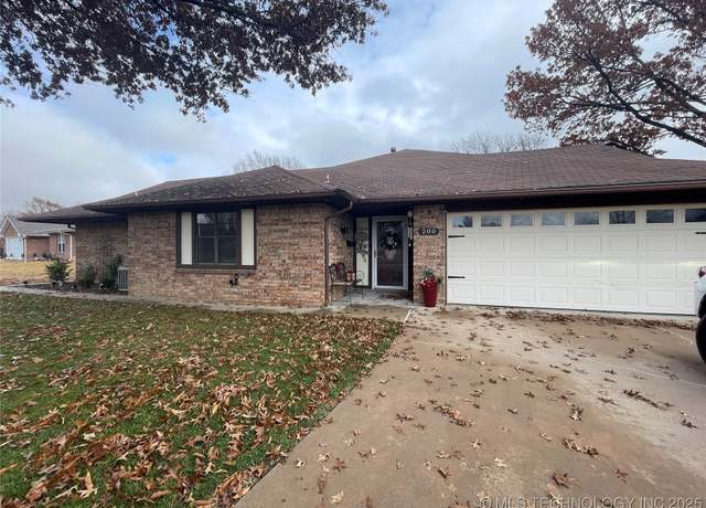 Property at 200 Parkhill Dr, Bartlesville, OK 74006, 2 beds, 2 baths