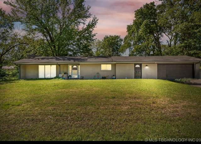 Property at 1014 SE 3rd St, Wagoner, OK 74467, 3 beds, 2.5 baths