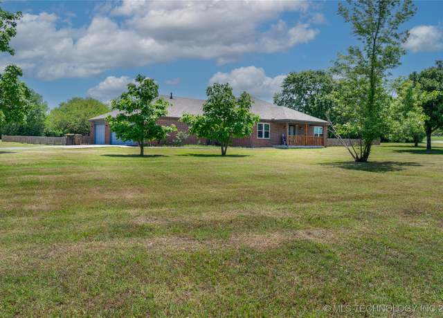 Property at 7803 N 71st EastAvenue, Owasso, OK 74055, 3 beds, 2 baths